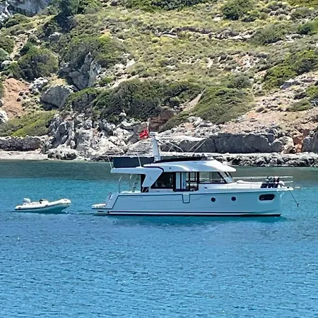 Renas Yachting ספינת מלון